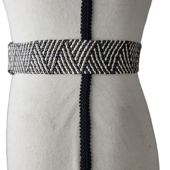 JESSICA Simpson Black & White Coated Straw Silver Buckle Stretch Belt Size 6 - Picture 4 of 8